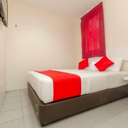 Oyo 1010 Skudai Hotel Dış mekan fotoğraf
