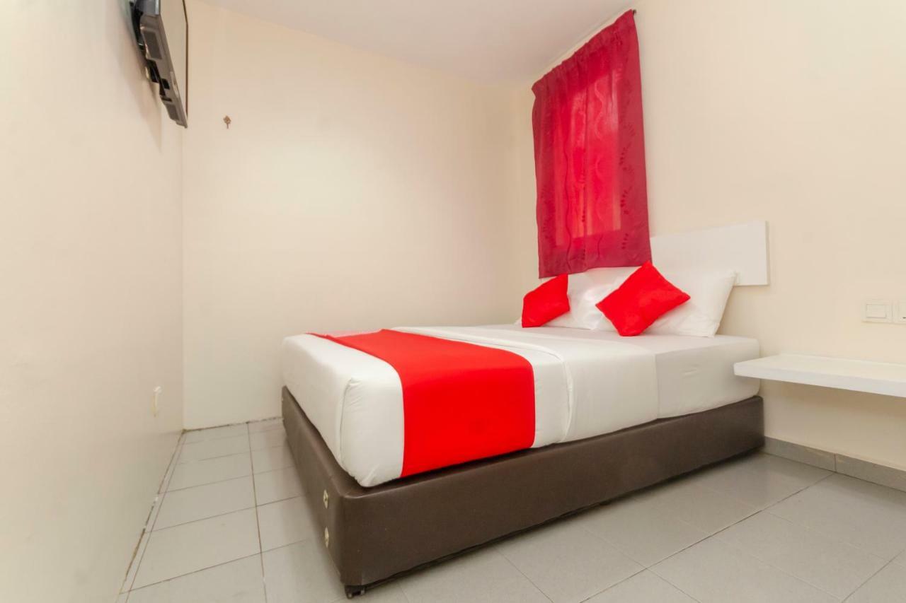 Oyo 1010 Skudai Hotel Dış mekan fotoğraf