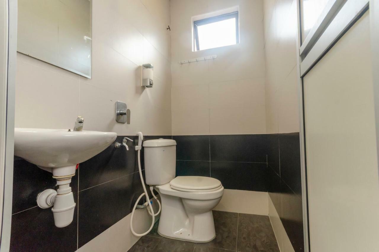 Oyo 1010 Skudai Hotel Dış mekan fotoğraf