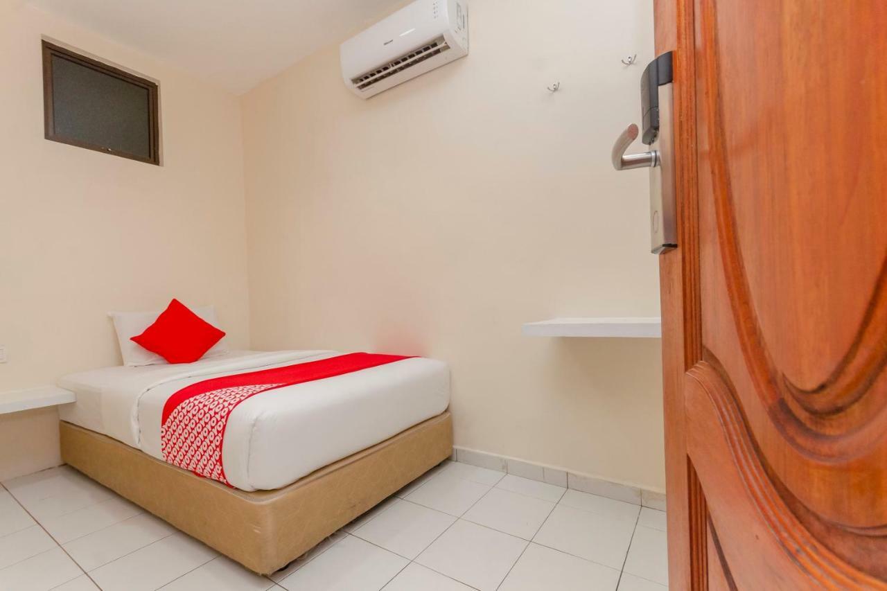 Oyo 1010 Skudai Hotel Dış mekan fotoğraf