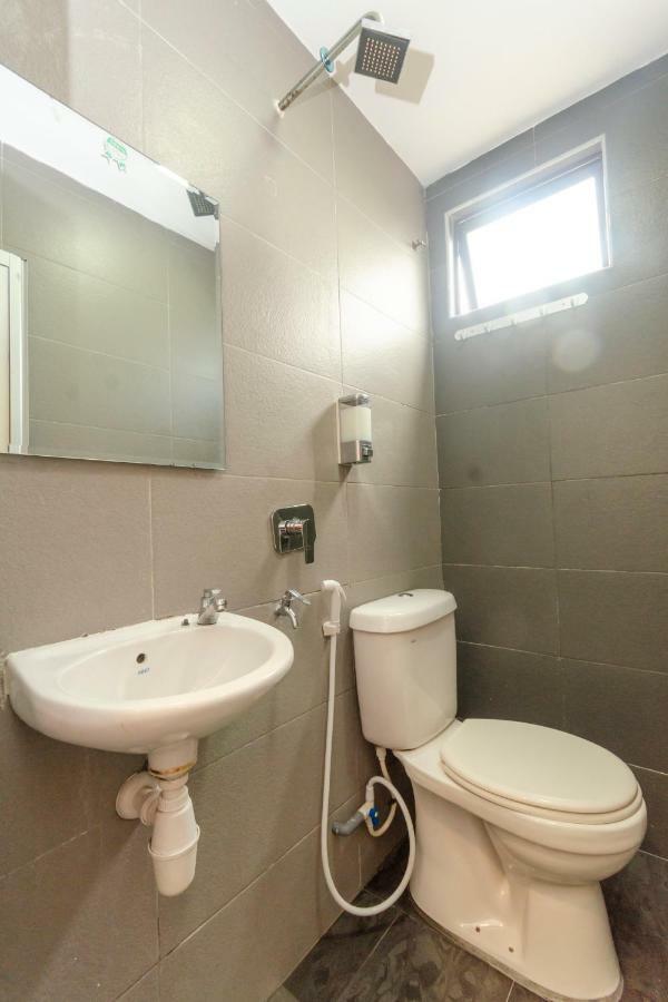 Oyo 1010 Skudai Hotel Dış mekan fotoğraf
